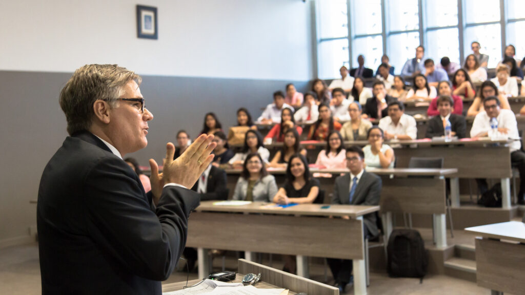 ¿Qué cursos te preparan de verdad para la vida profesional?